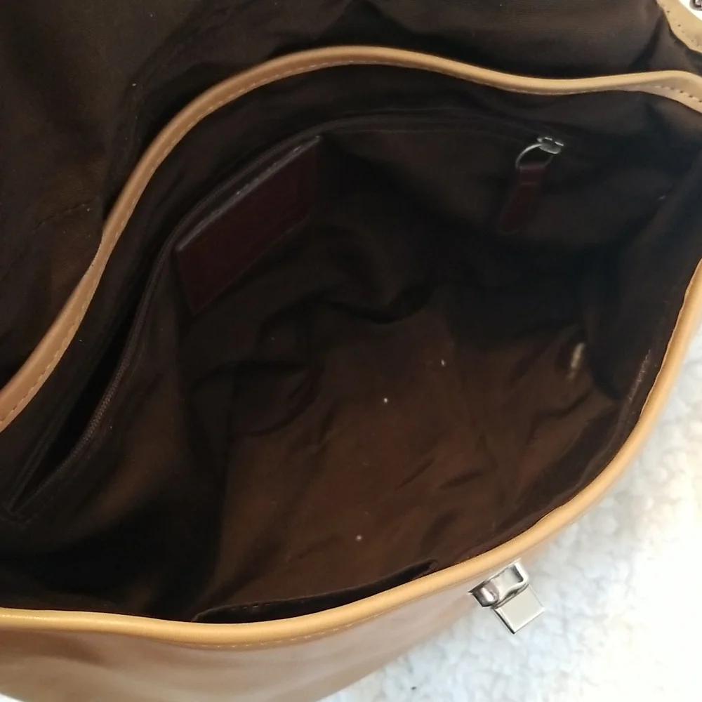 Vintage Coach Legacy Duffle/Shoulder Bag in Light Tan Leather – Style #F15170
